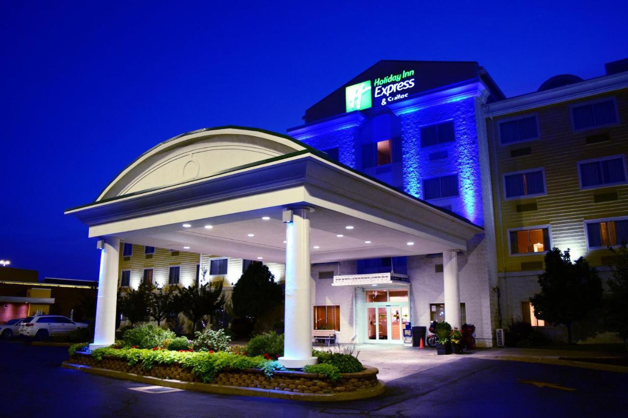 Holiday Inn Express Hotel & Suites Watertown - Thousand Islands, An Ihg Hotel Exterior photo